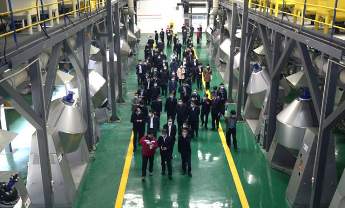 泓順硅基半導體材料項目一期正式投產，鹽城市委市政府領導到泓順硅基觀摩指導